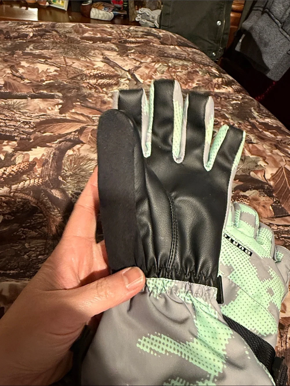 Burton green Rosette Gray Camo Snow Gloves Kids' Burton GORE-TEX Gloves- large